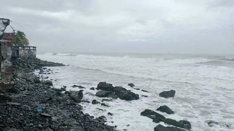 Varias playas han sido cerradas por el oleaje alto/X