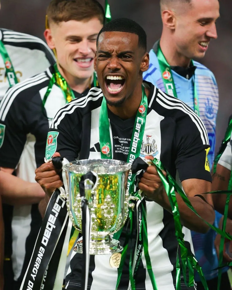 Isak podría dejar a Newcastle para la siguiente temporada