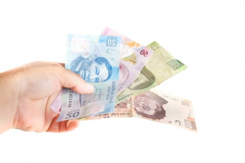 El aguinaldo debe pagarse antes del 20 de diciembre, según lo establece la Ley Federal del Trabajo./ iStock