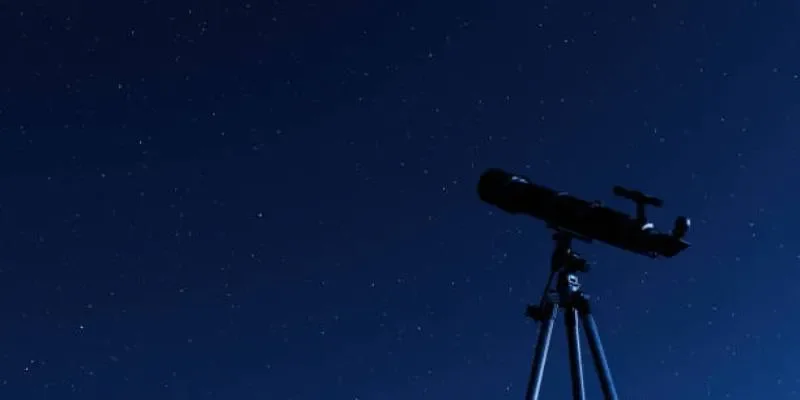 La observación del cometa 3I/ATLAS puede requerir telescopios con buena apertura para distinguirlo. / iStock