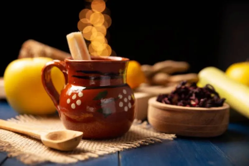 El Ponche es una bebida tradicional en temporada navideña. / iStocj