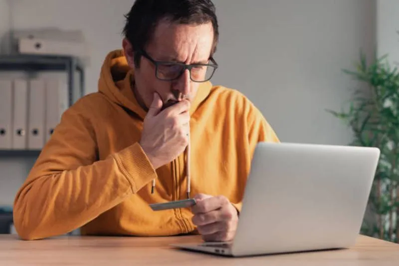 El portal te pide datos bancarios para estafarte. / iStock