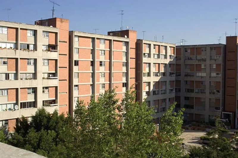 El apoyo a la renta funcionará como un puente mientras se construyen más viviendas reguladas. / iStock