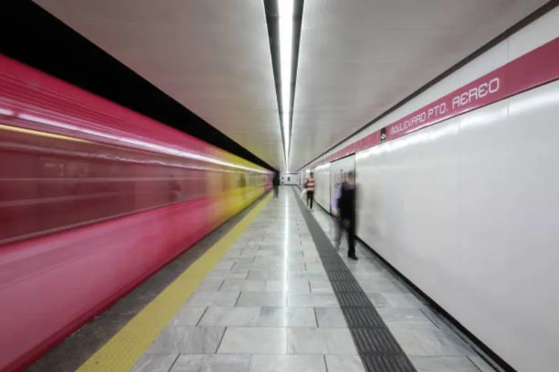 Debido a las pruebas del nuevo sistema de control y telecomunicaciones, la Línea 1 (Rosa) modificará su horario. / iStock