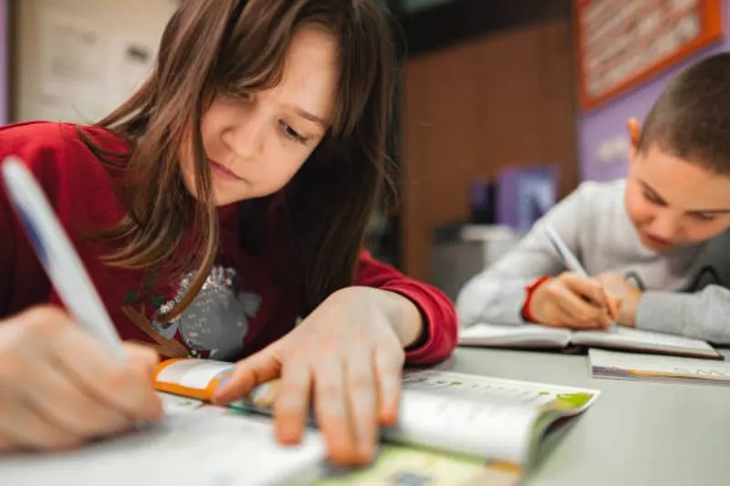 Las escuelas de Chihuahua deberán apegarse al lenguaje establecido por la Real Academia Española/iStock