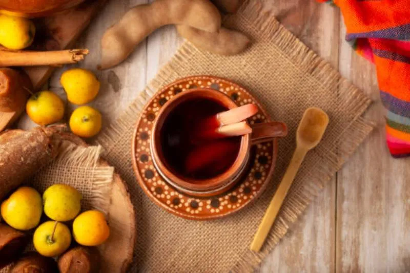 El ponche tradicional puede prepararse con ingredientes ricos en vitaminas y minerales. / iStock