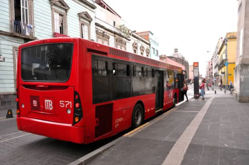 La Línea 1 del MetrobúLa Línea 1 del Metrobús transporta diariamente a más de 400 mil personas. / iStock