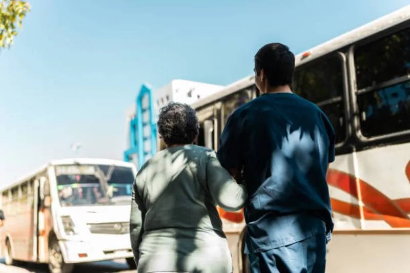 Adultos mayores quedan excentos del aumento. / iStock