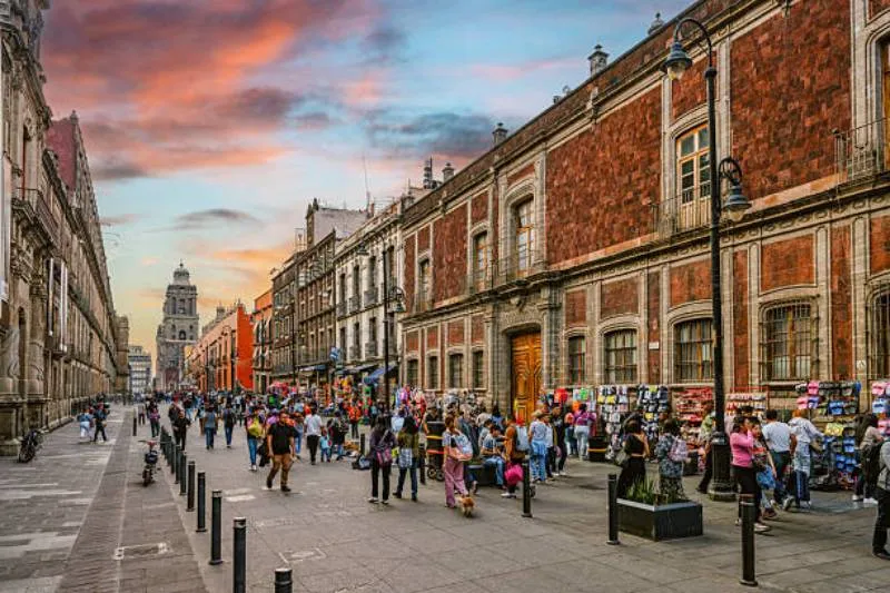 El plan busca mejorar la movilidad peatonal y vehicular en las calles del Centro Histórico. / iStock