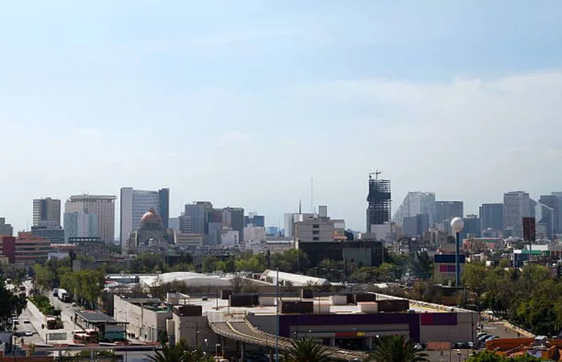 El tren CDMX–Pachuca tiene previsto iniciar operaciones en 2027, mientras que la ruta CDMX–Querétaro podría estar lista para 2029. / iStock