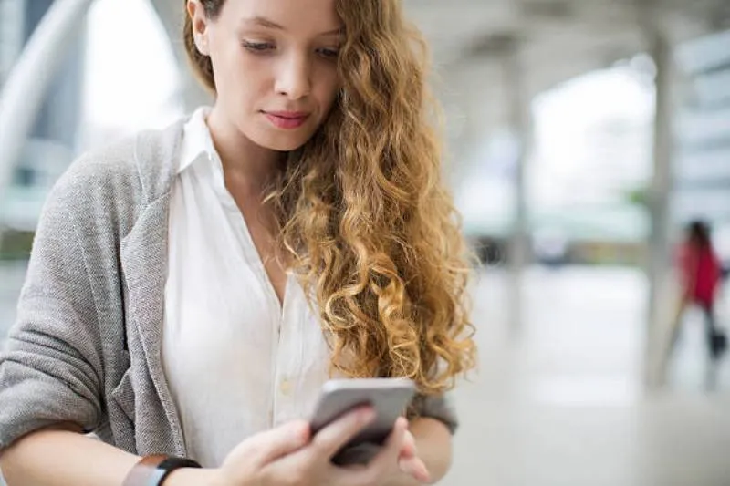 Las autoridades recomiendan no abrir ni reenviar mensajes sospechosos / iStock