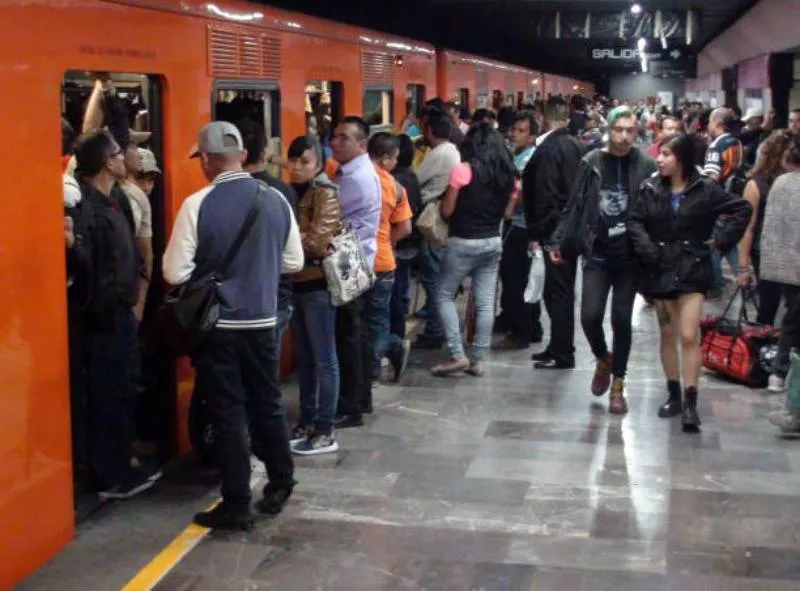 Si has perdido algo en el Metro CDMX, no dudes en utilizar estos recursos para recuperar tus pertenencias lo antes posible. / iStock