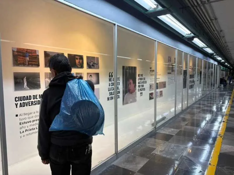 La galería de imágenes se ubica en el transbordo de la estación Bellas Artes/IG: @divo.consentido