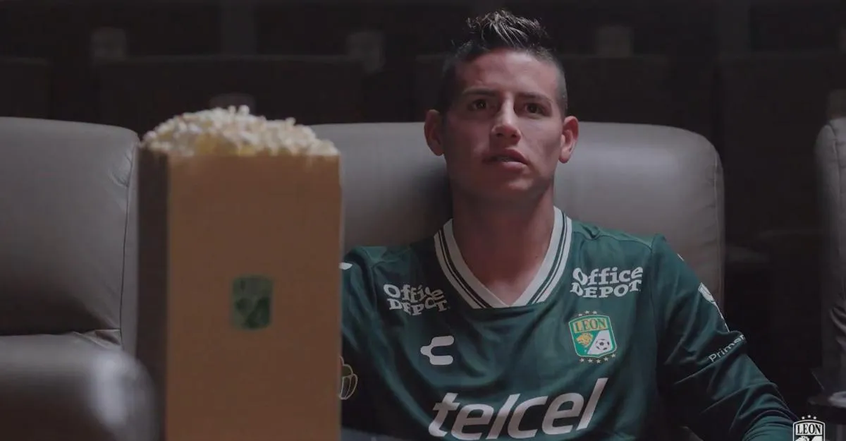 James participó en la presentación de sus compañeros