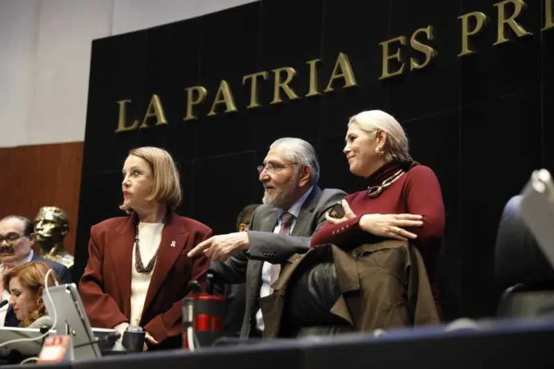 Los senadores de Morena, que impulsaron la ley, asegura que busca modernizar los juicios/X