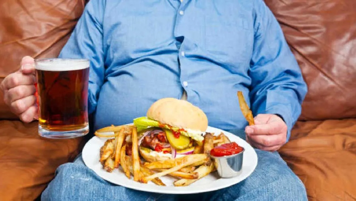 La comida chatarra y la falta de actividad física son factores para la obesidad/Pixabay