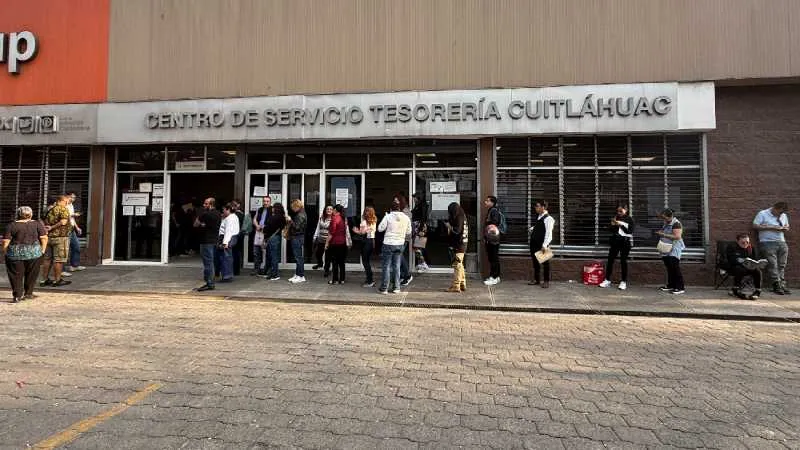 Las personas llegan desde temprano en búsqueda de una ficha/Georgina Sánchez