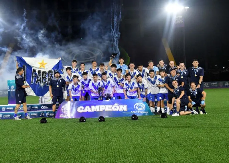 Vélez se coronó luego de remontar