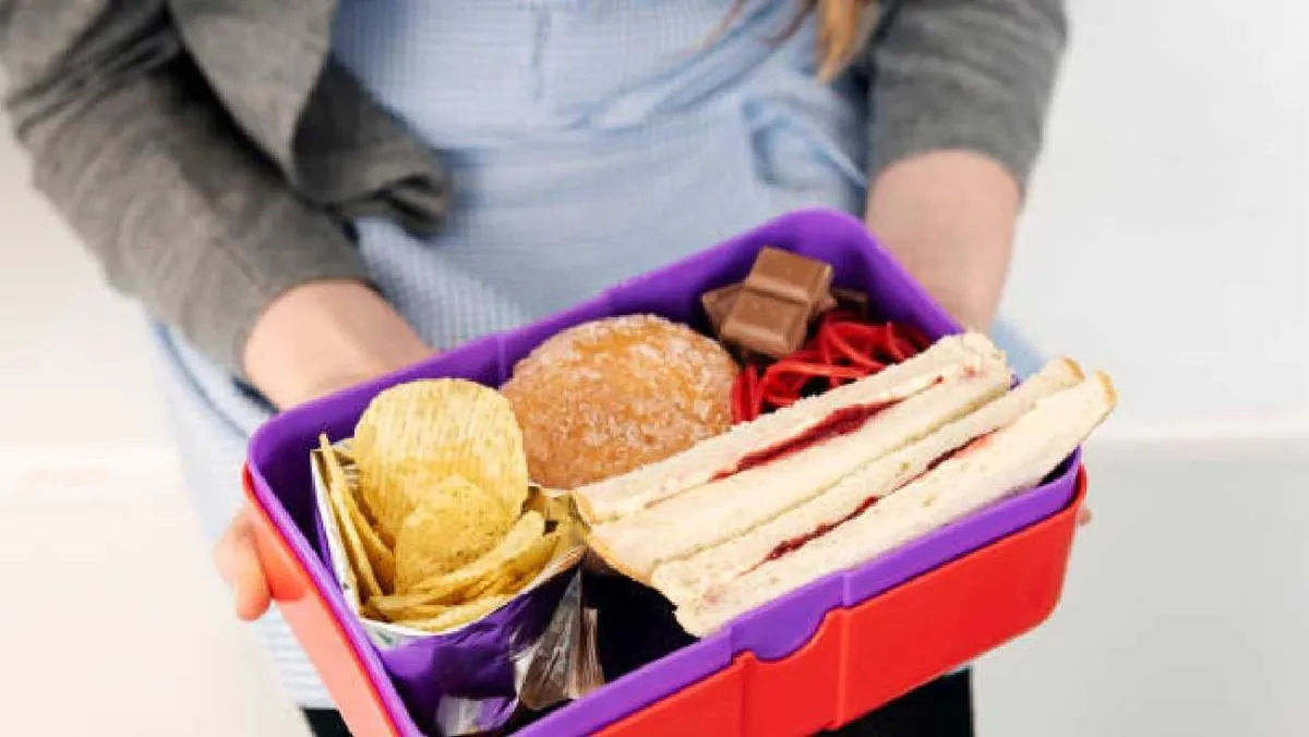 Llevar lunch con comida chatarra no debe impedir el acceso a las escuelas/Pixabay