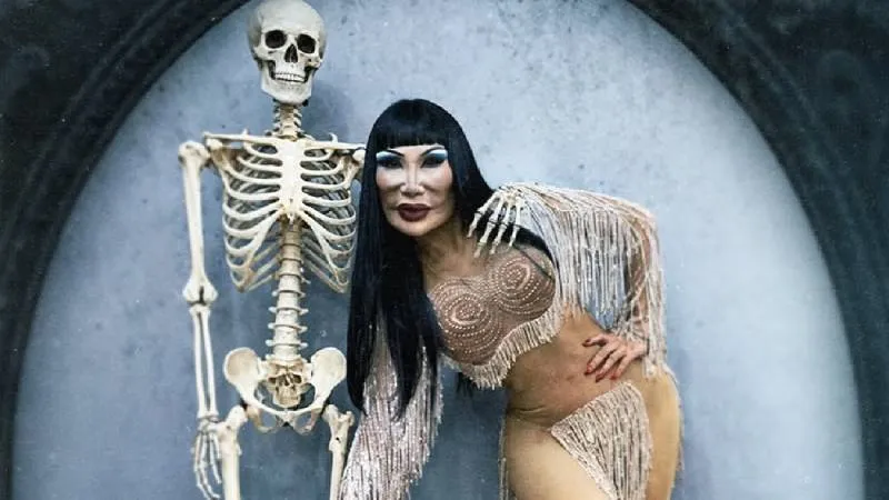 Lyn May desmintió su muerte publicando fotos junto a un esqueleto/IG: @lyn_may_