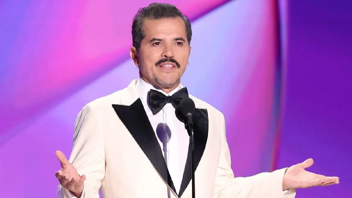 El comediante John Leguizamo no borró su publicación pese al error que cometió/X