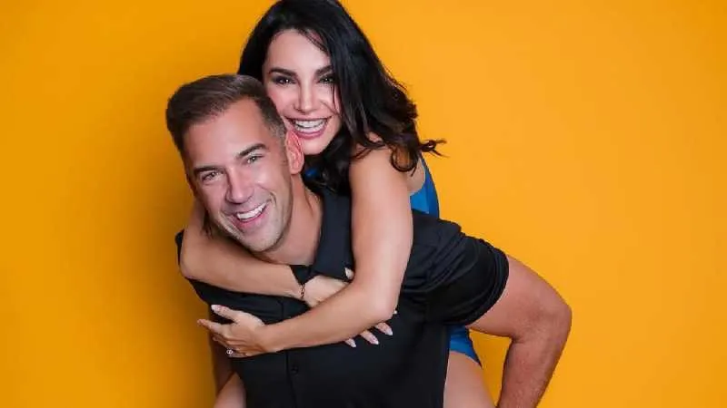 La pareja se dijo bendecida por el nacimiento de sus dos pequeñas/IG: @marthahigareda