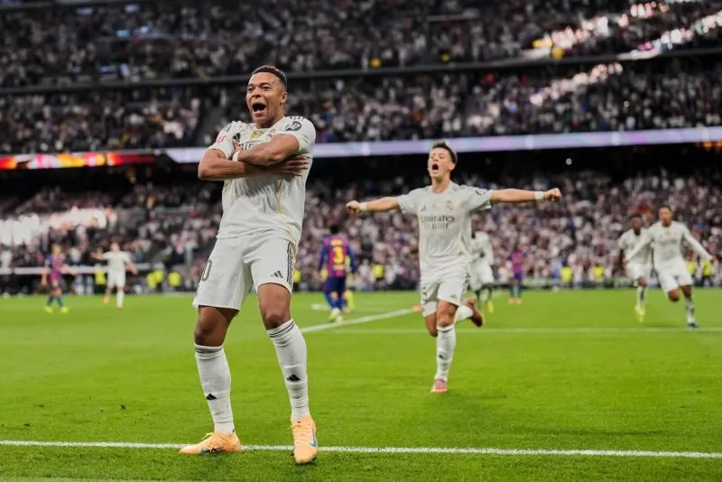 Mbappé festeja su gol contra Barcelona | AP
