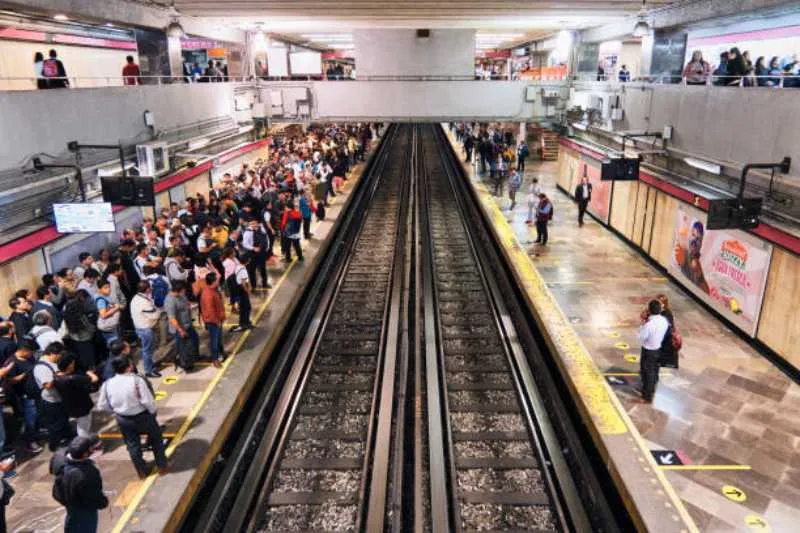 A diario en el Metro de CDMX viajan entre 4 y 5 millones de personas/Pixabay