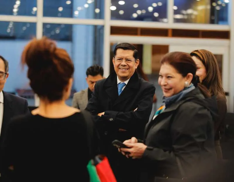 Funcionarios mexicanos recibieron a los connacionales/SRE