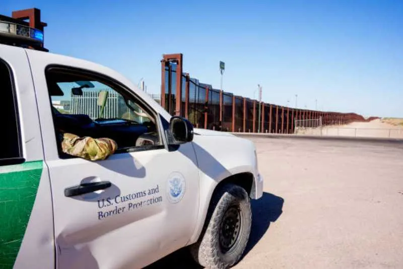 Policía de Estados Unidos mantiene vigilancia para evitar cruces ilegales/Pixabay