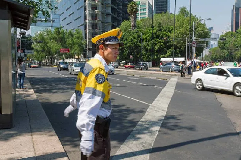 No respetar el reglamento de tránsito te puede significar una multa económica/Pixabay