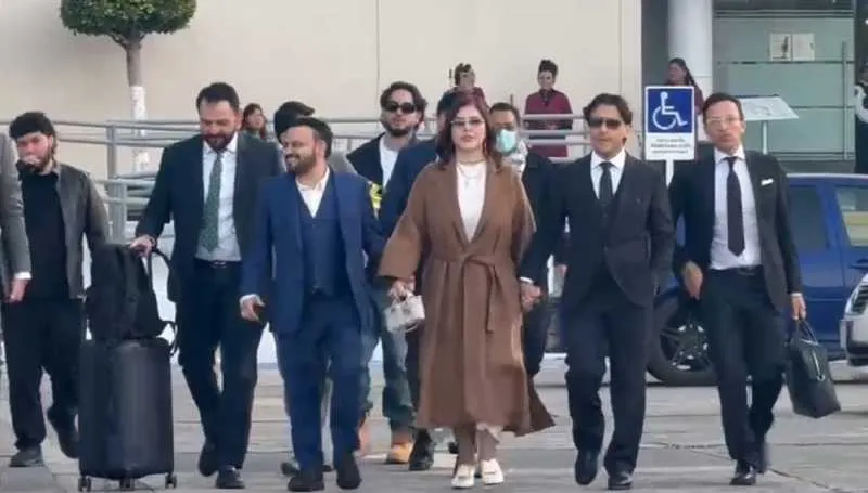 Nodal y sus papás estuvieron más de 17 horas en audiencia/X