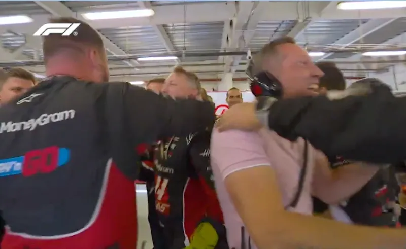 El papá de Ollie festejño efusivamente el resultado