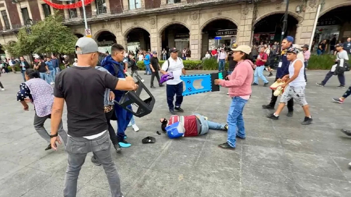 Varios trabajadores del gobierno capitalino fueron pateados en el suelo/X: @Gposiadeoficial