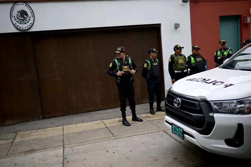 La policía peruana tiene vigilada la Embajada de México/AFP-GrosbyGroup