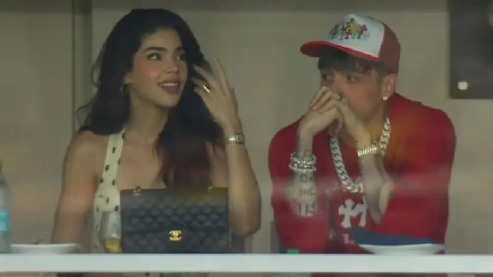 Peso Pluma presenció el campeonato de Toluca