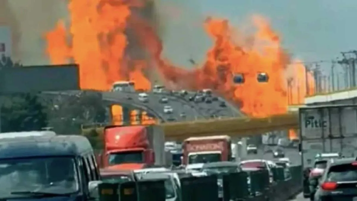 La pipa explotó después de volcar en el puente de La Concordia/X