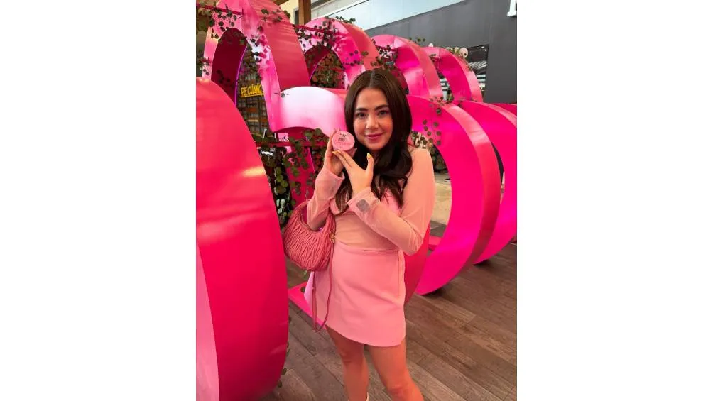 La actriz explicó que tiene clinodactilia, un trastorno congénito que provoca la curvatura de los dedos | IG: @marianabotasl