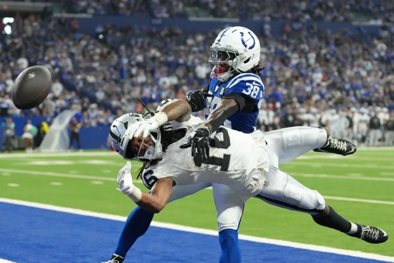 Jakobi Meyers en el partido contra los Indianápolis Colts