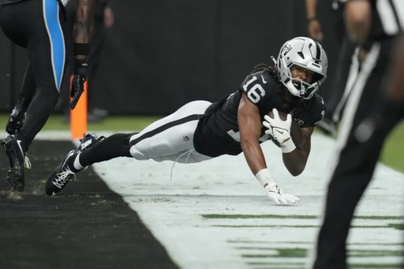 Meyers en partido con los Raiders