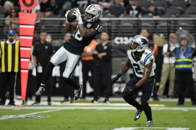 Meyers en partido de los Raiders contra Panthers