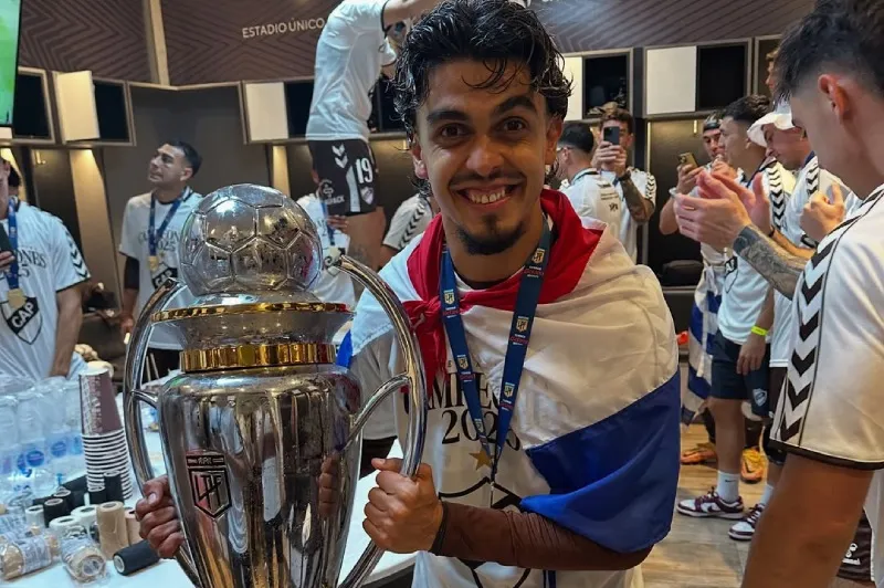 Los Pumas fijaron su atención en Ronaldo Martínez