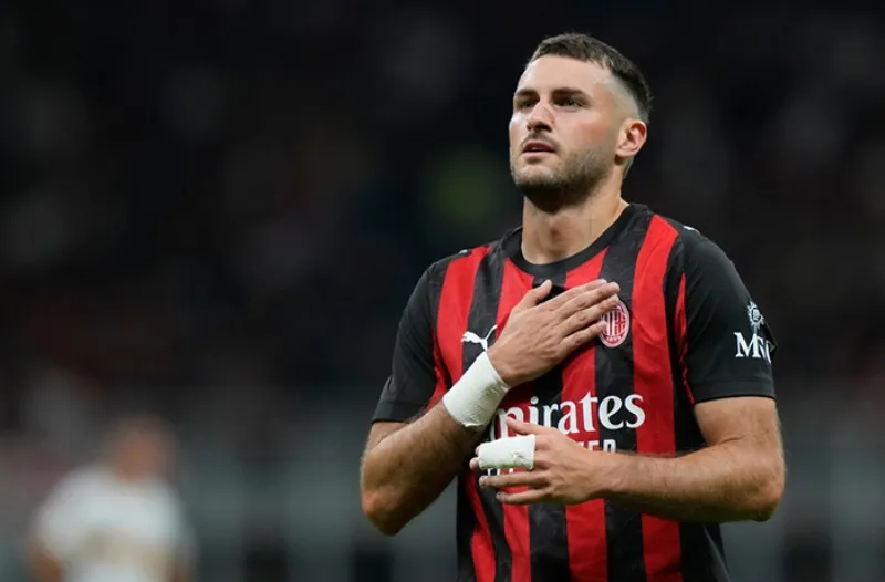 Santiago Giménez tras anotar su único gol de la temporada | AP