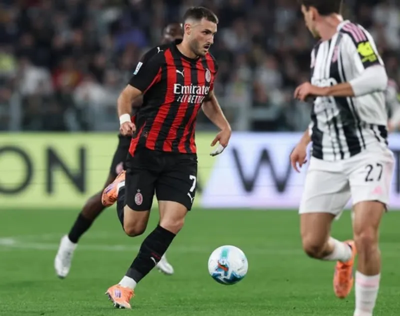 Giménez en el partido contra Juventus | IG @sant.gimenez