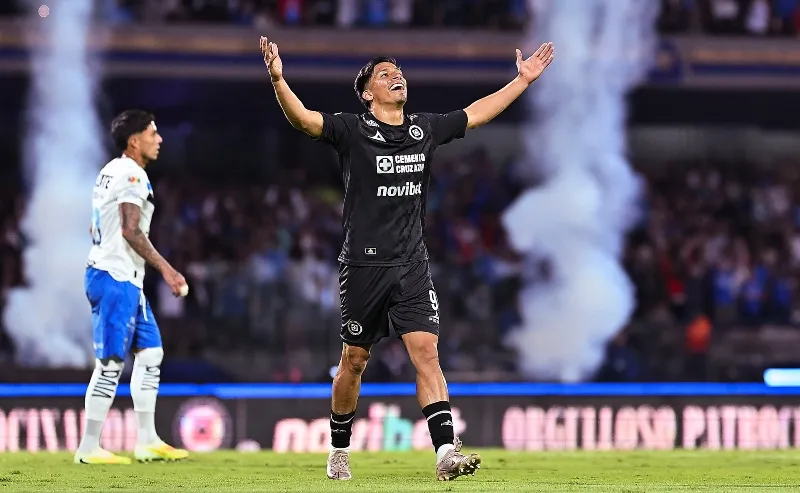 Sepúlveda celebra un gol con Cruz Azul | IMAGO7