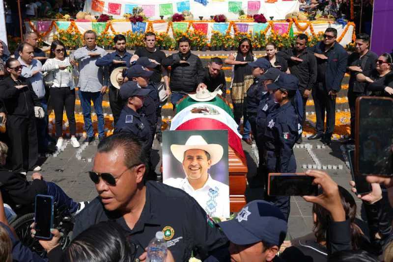 El funeral de Carlos Manzo se llevó a cabo este domingo/AP