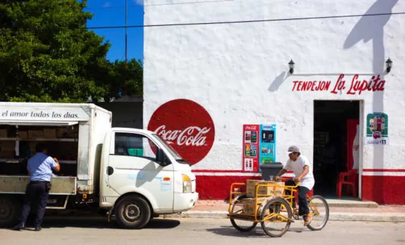 Las tiendas obtienen gran parte de sus ganancias en refrescos y cigarros/Pixabay