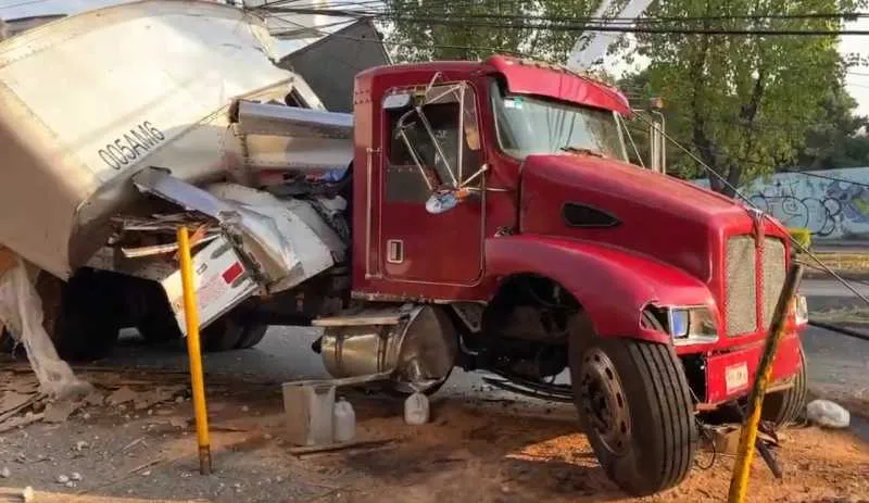 Se sabe que el conductor del tráiler se quedó dormido/X