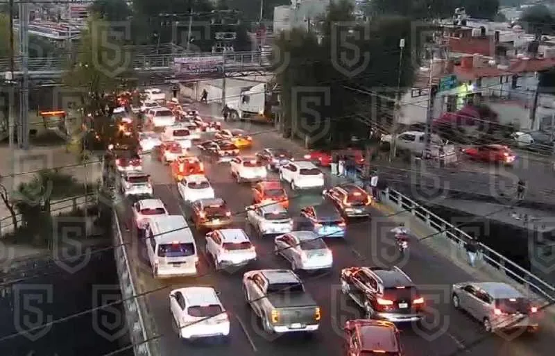 El tráfico en Lomas Verdes con dirección al Periférico en CDMX fue caótico/C5 Edomex