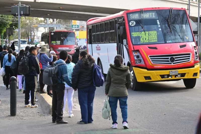 Los peatones llevan preferencia sobre los automovilistas y motociclistas/Gobierno Edomex